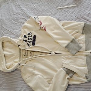 🔥$5 SALE!.merican Eagle "Vintage fit" cream full zip hoodie. Sz XS-S